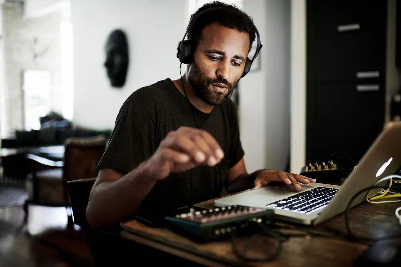 Neden Her Profesyonel DJ Çantasında HD 25 Var?
